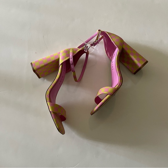 Gianni Bini Checkered Satin Ankle Strap Square Toe Block Heel Dress Sand… - Picture 3 of 4